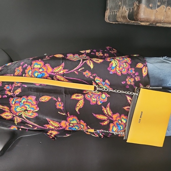 Neon Floral 🔥 - Picture 2 of 8